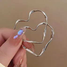 Twist Metal Heart Hoop Earrings for Women Golden Silver Color Hollow Out Big Love Earrings Brief Street Romantic Jewelry as Gift